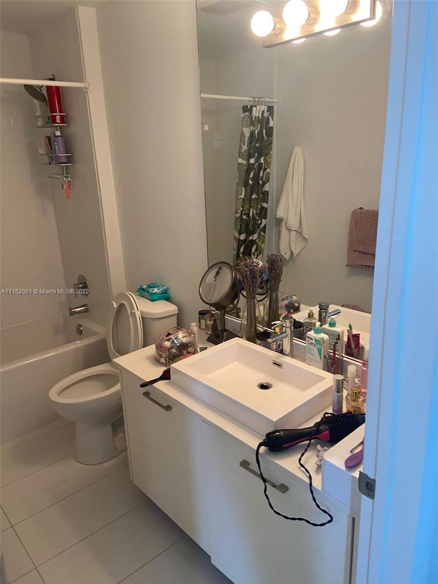 151 SE 1st St PH05