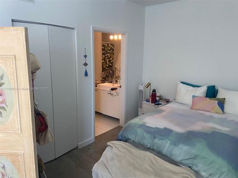 151 SE 1st St PH05 Miami FL 33131