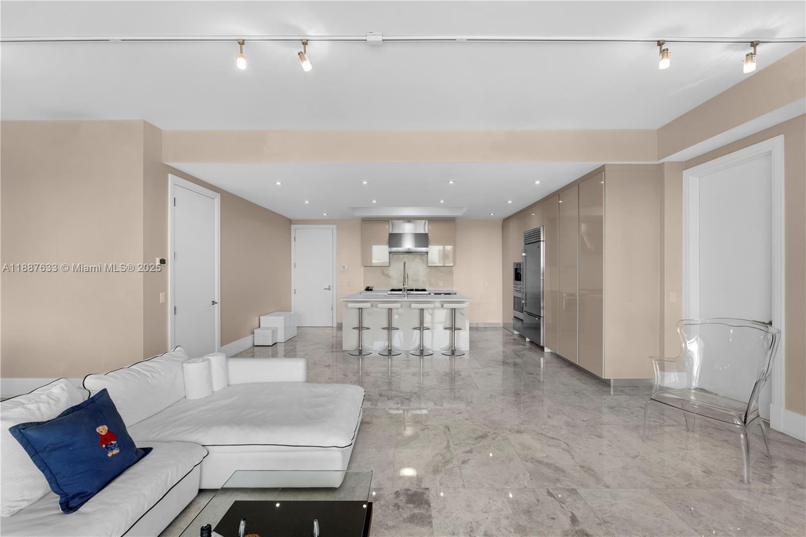 BAL HARBOUR NORTH SOUTH C - Residential Lease