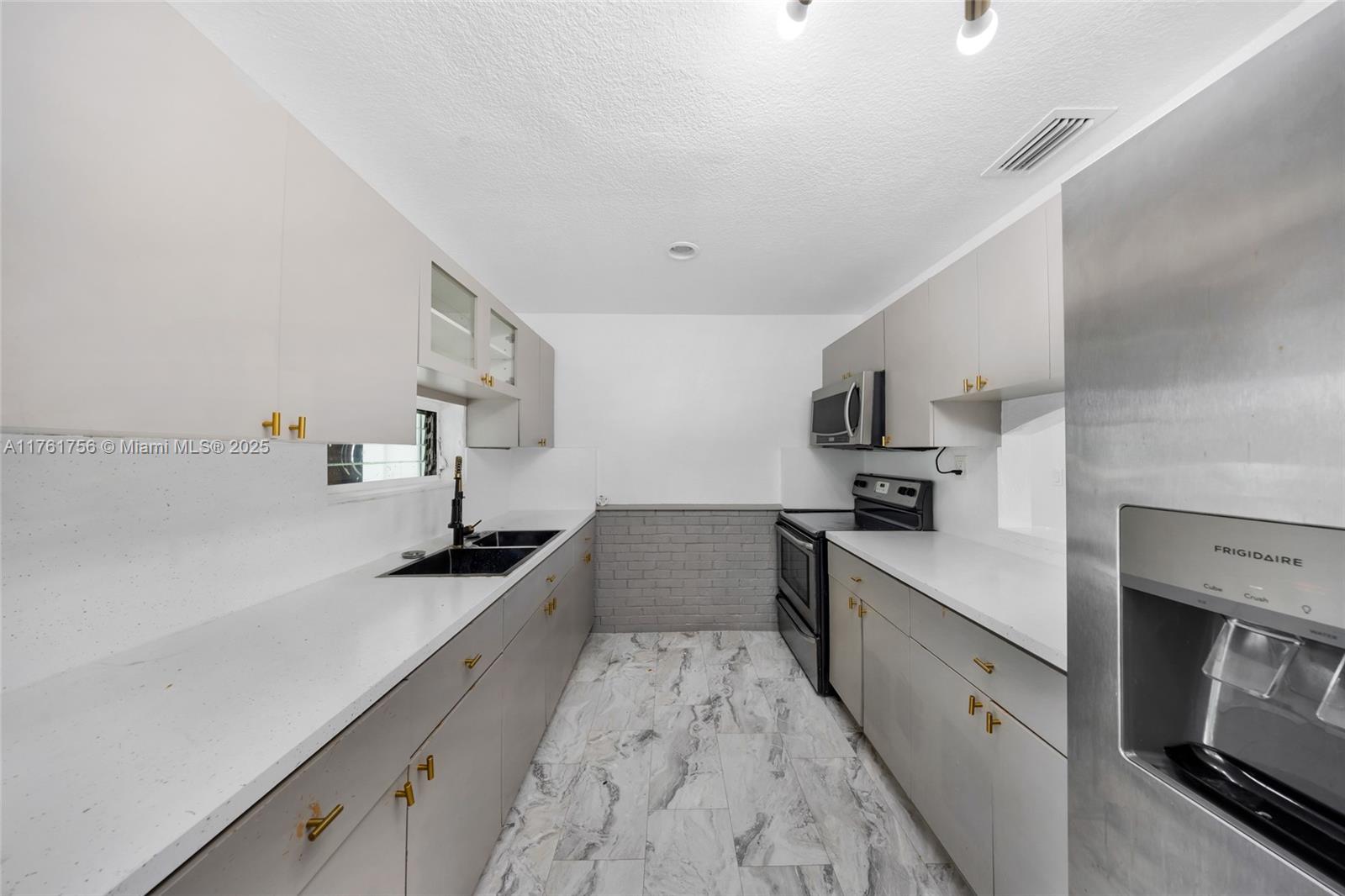 PLAYLAND ISLES - Residential