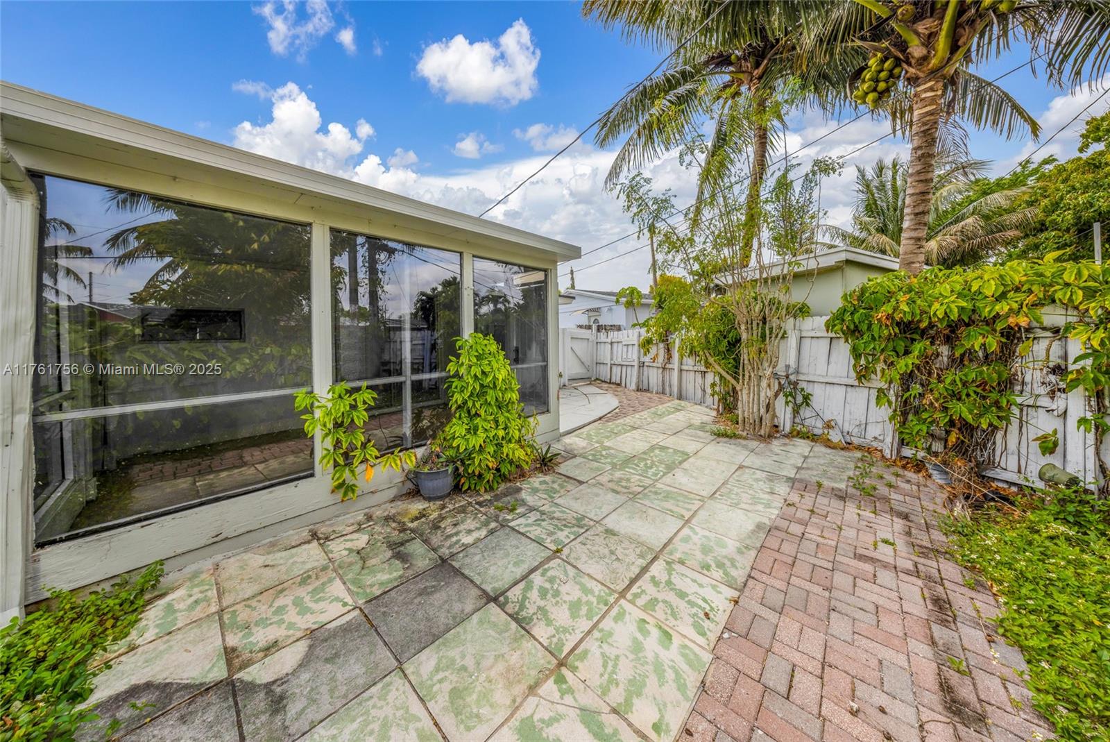 PLAYLAND ISLES - Residential
