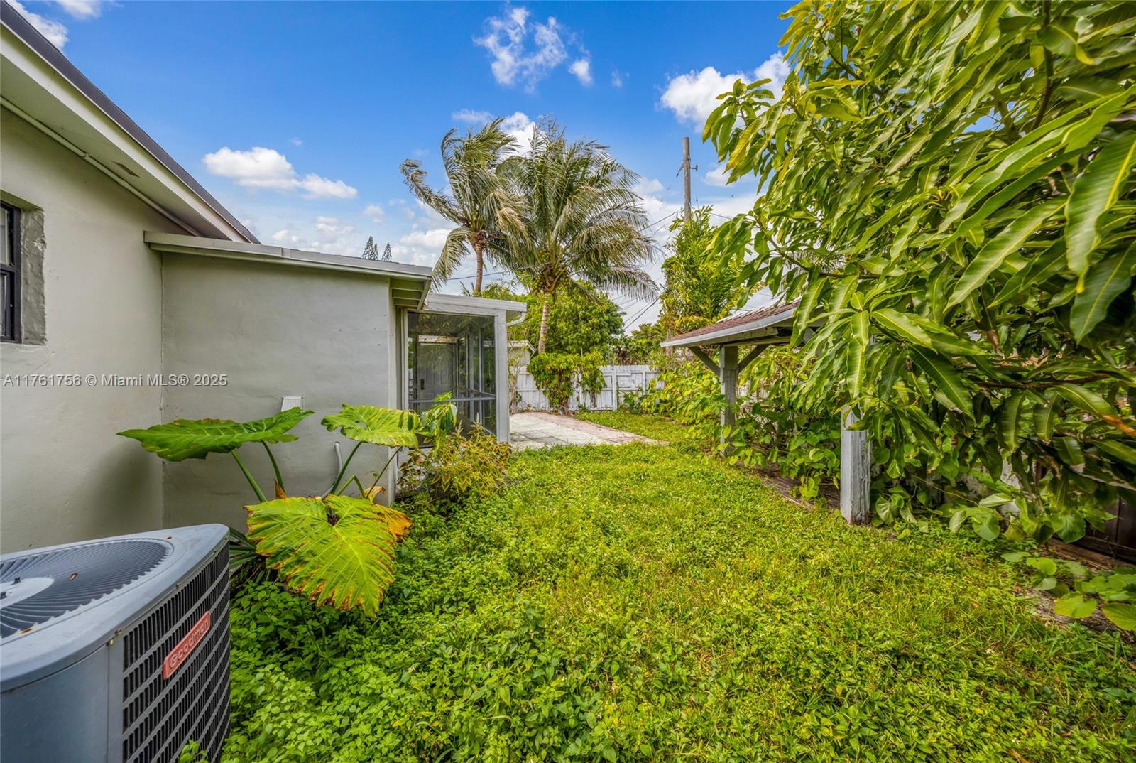 PLAYLAND ISLES - Residential