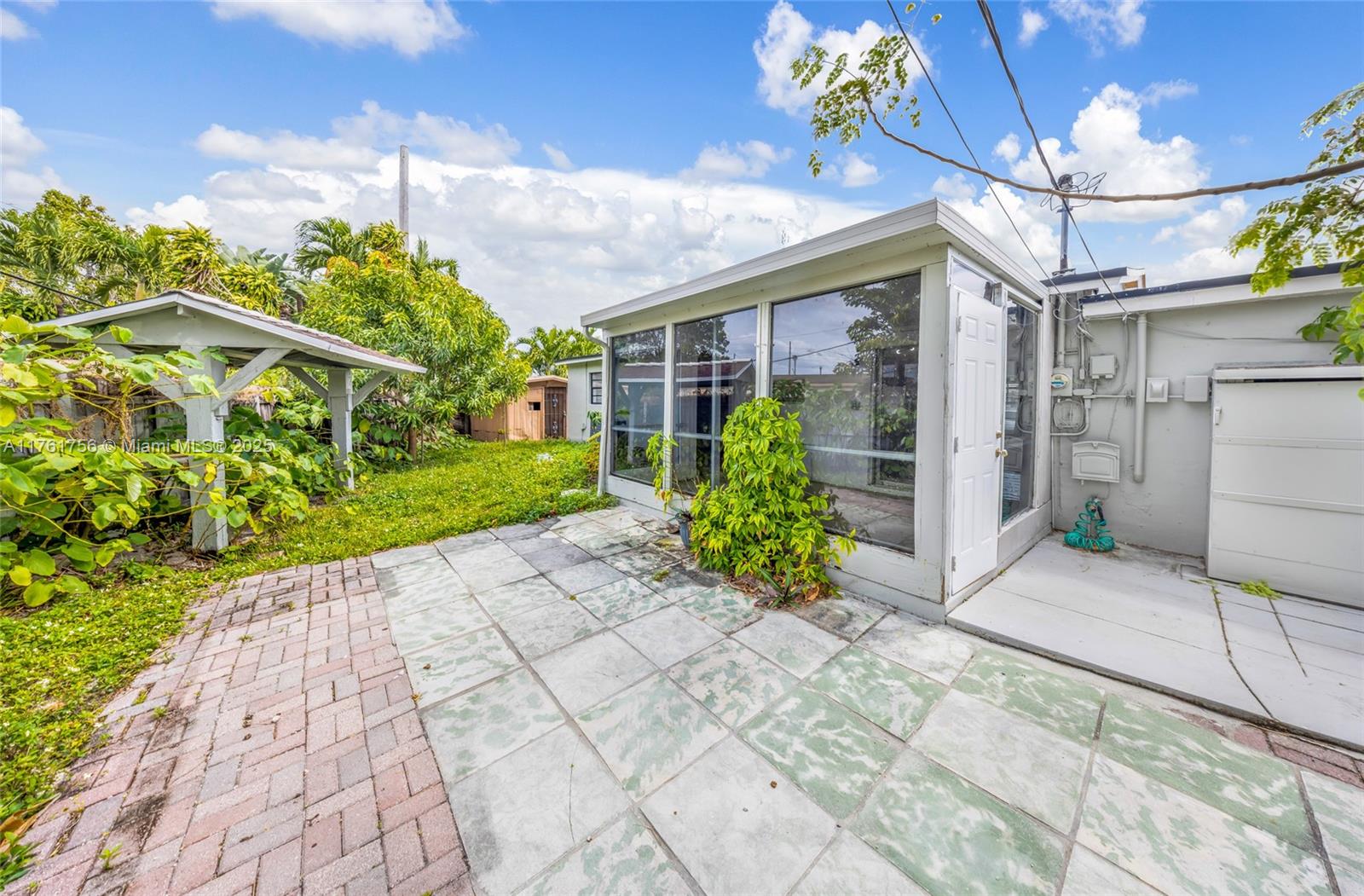 PLAYLAND ISLES - Residential