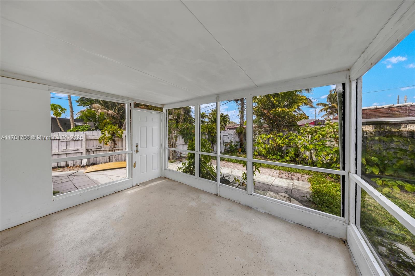 PLAYLAND ISLES - Residential