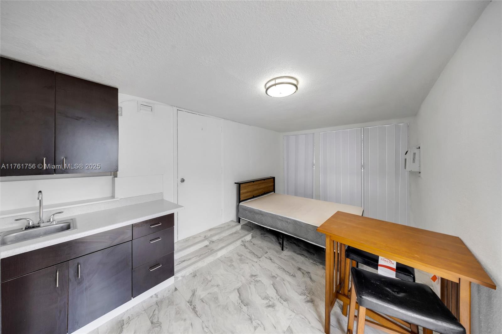 PLAYLAND ISLES - Residential