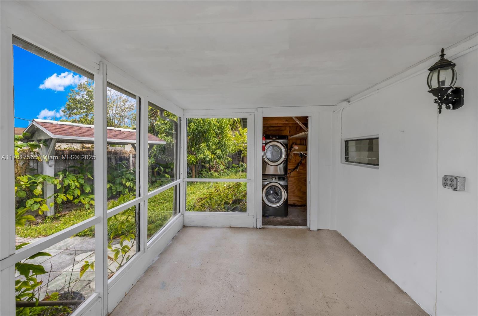 PLAYLAND ISLES - Residential