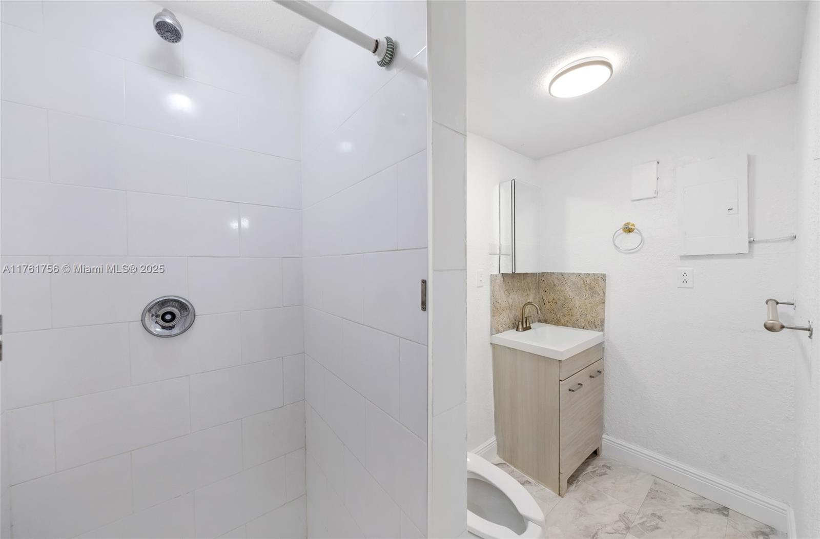 PLAYLAND ISLES - Residential