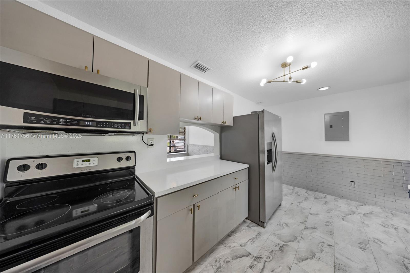 PLAYLAND ISLES - Residential