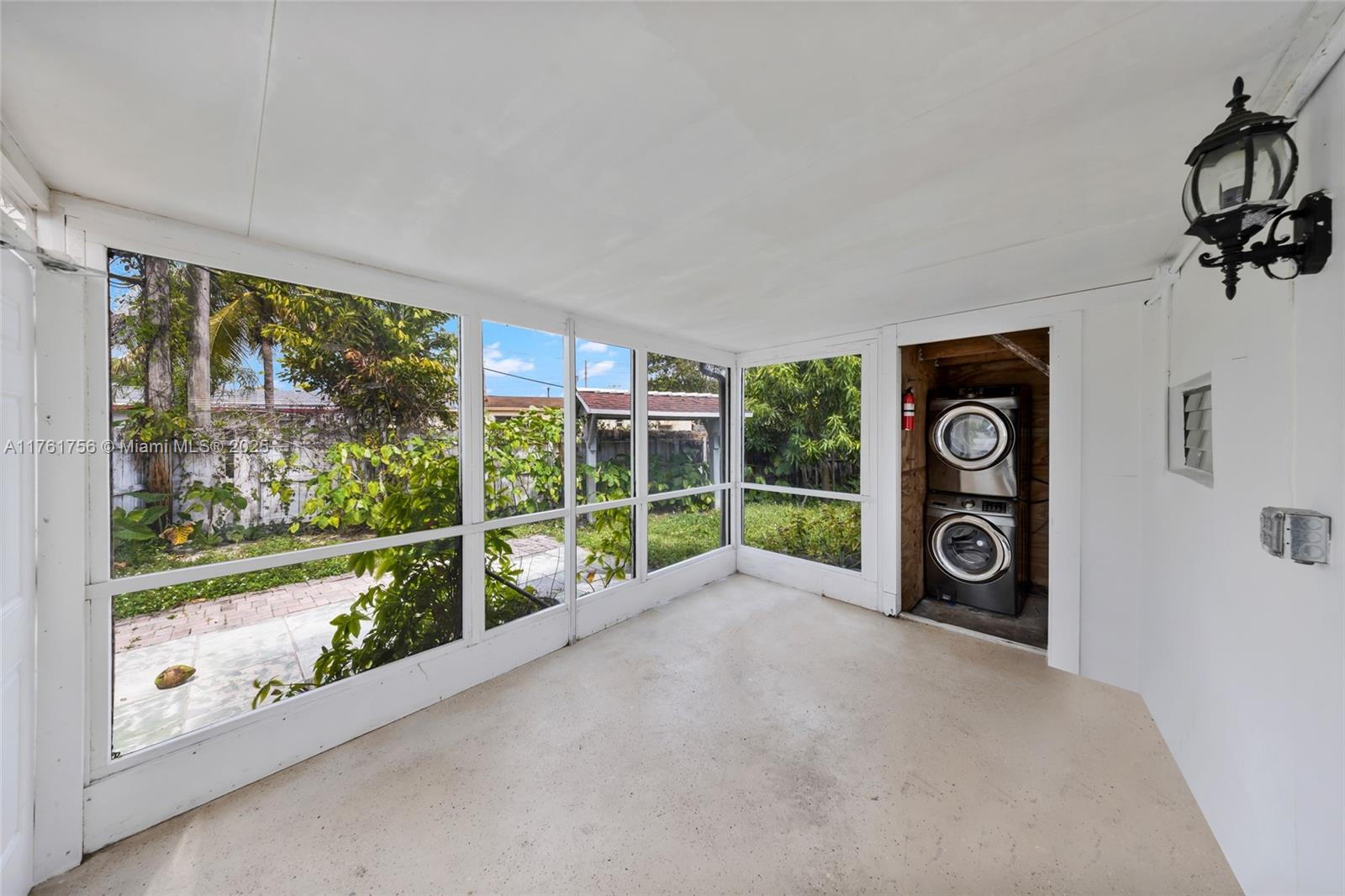 PLAYLAND ISLES - Residential