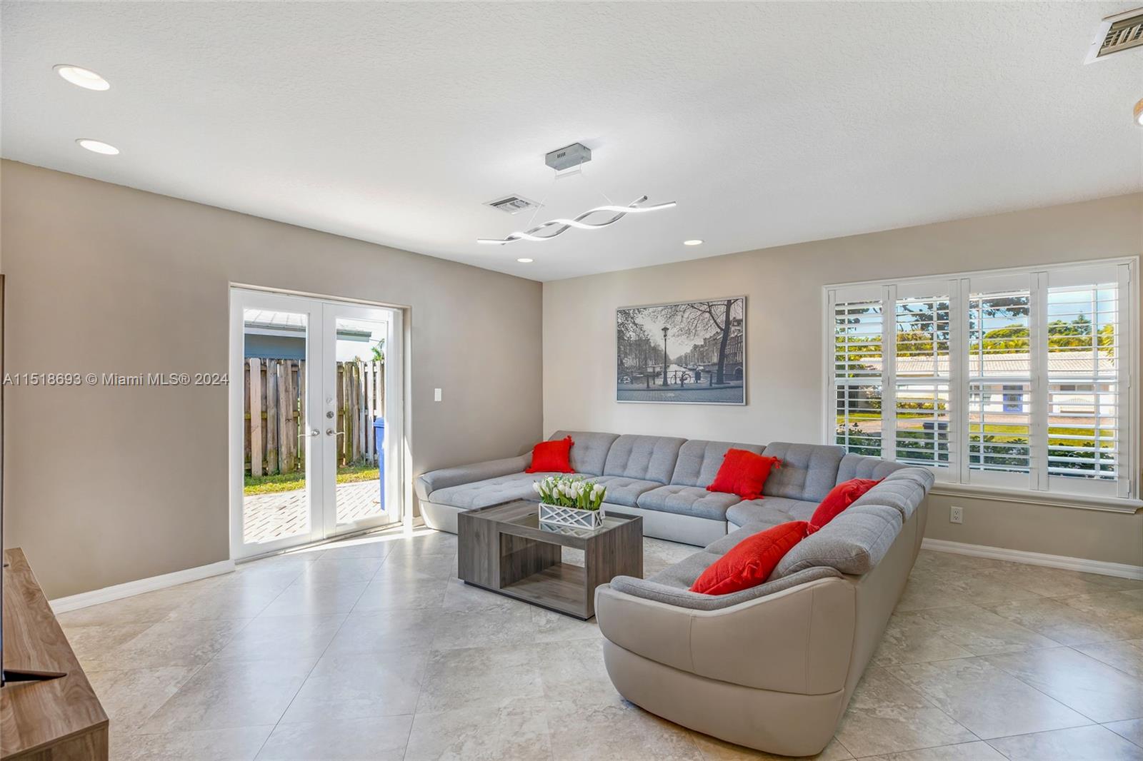 CORAL HILLS - Residential Lease