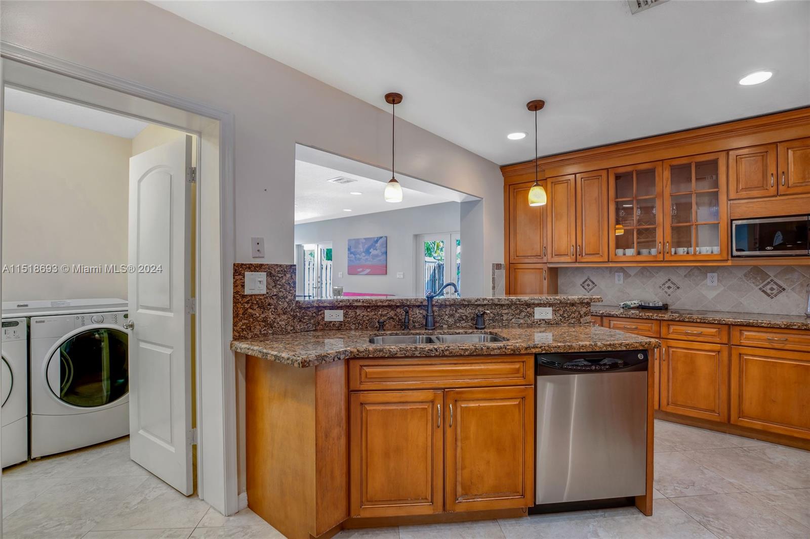 CORAL HILLS - Residential Lease