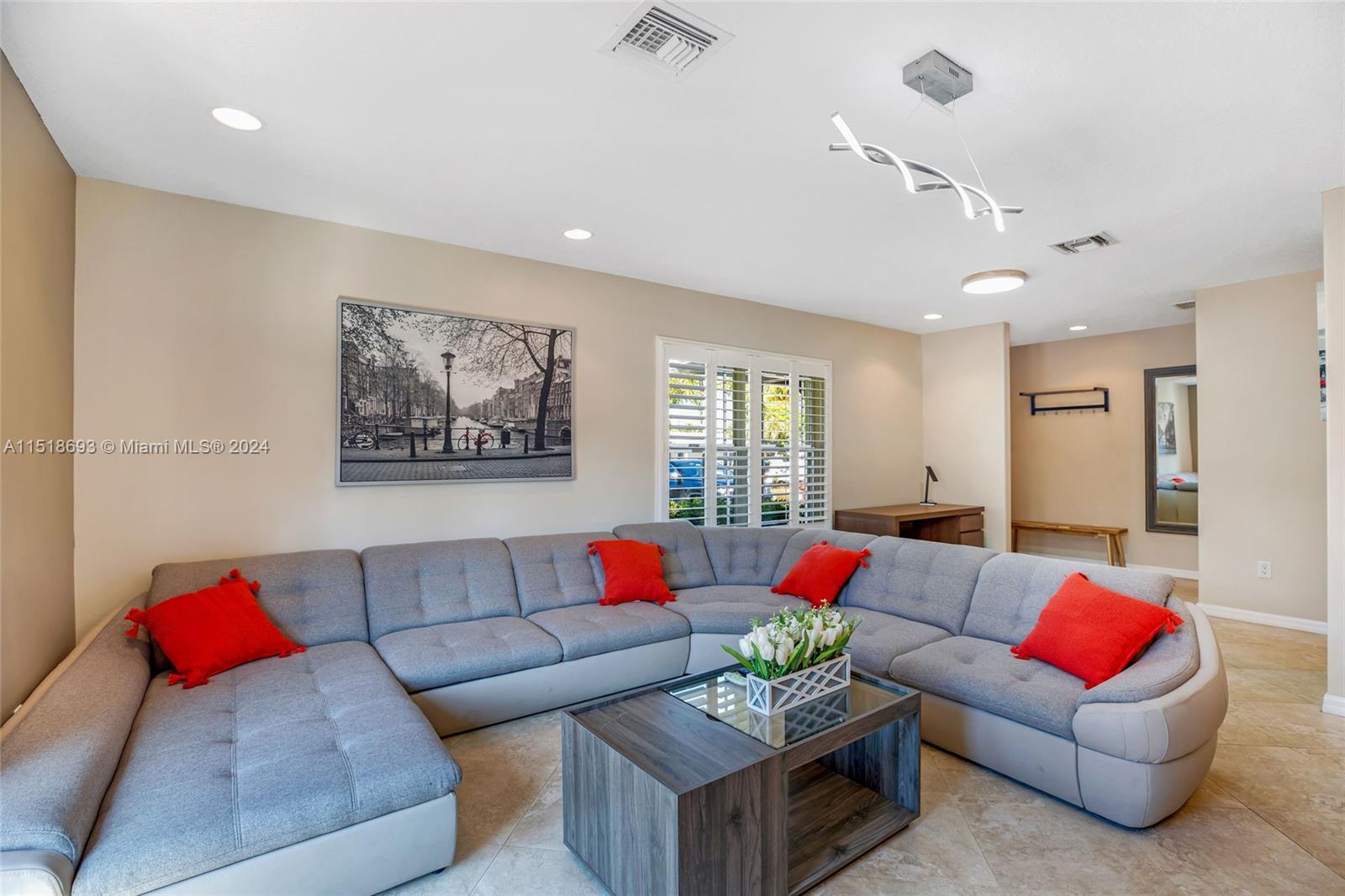 CORAL HILLS - Residential Lease