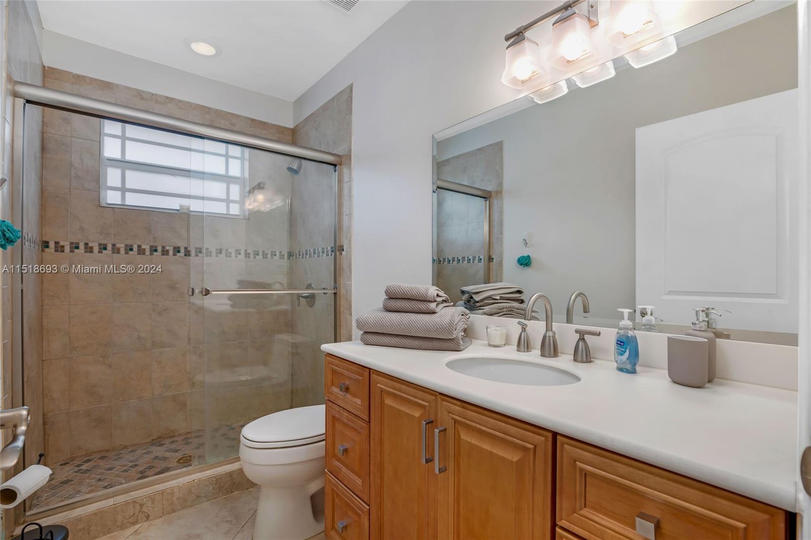 CORAL HILLS - Residential Lease