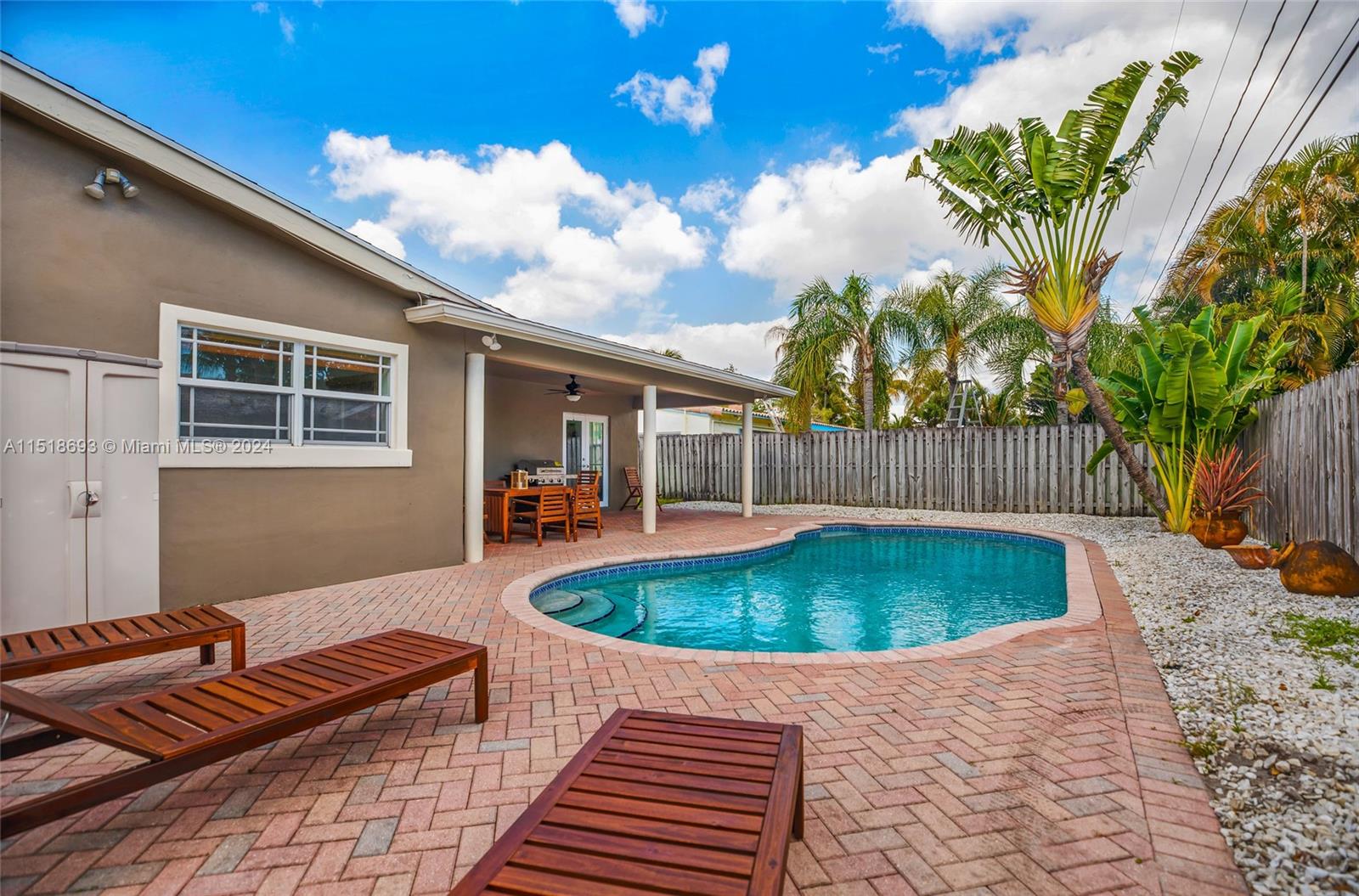 CORAL HILLS - Residential Lease