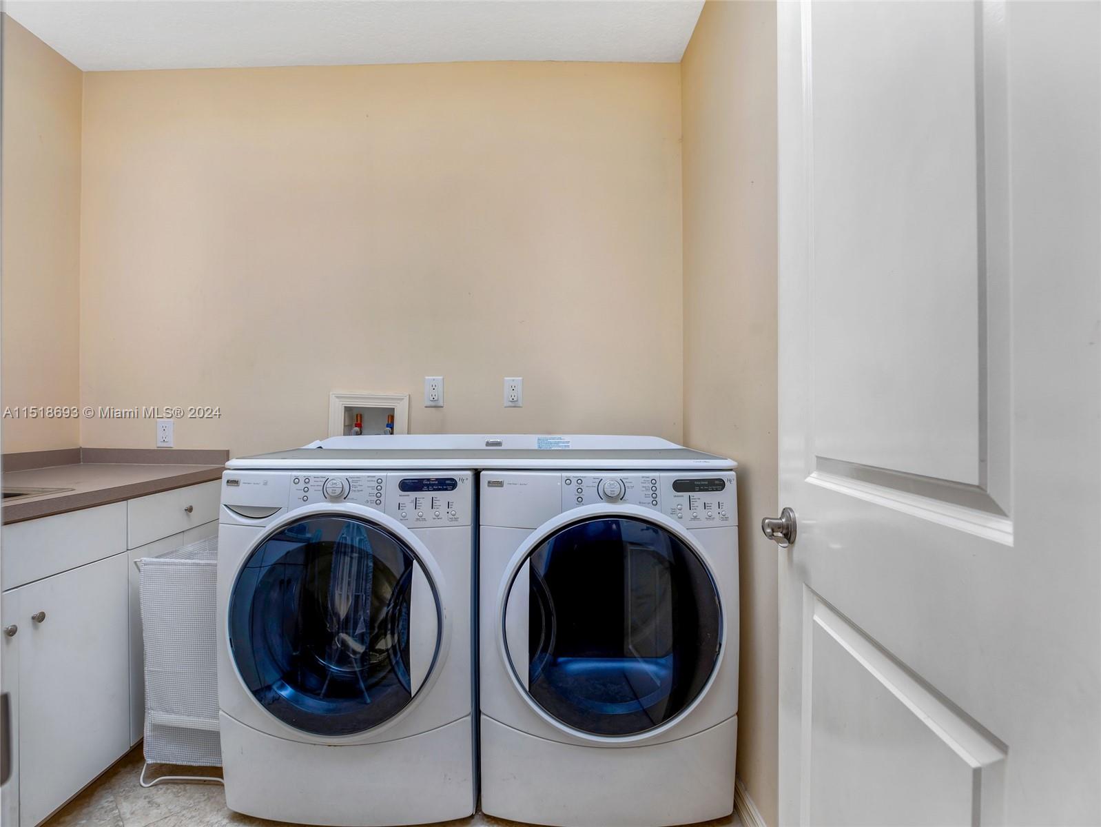 CORAL HILLS - Residential Lease