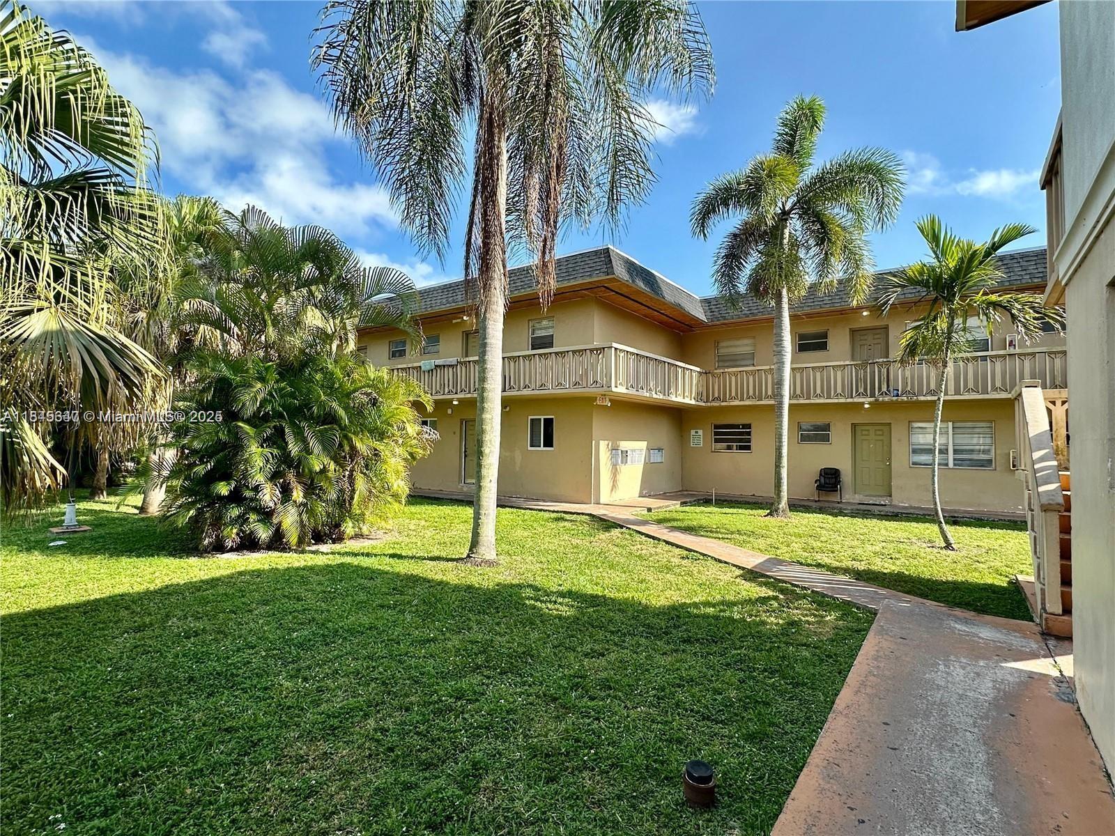 CENTRALLY LOCATED 2BEDROOM 2BATHROOM, LAUNDRY FACILITIES, SWIMMING POOL,NEAR MAJOR HIGHWAYS, TILE FLOORS, "" EASY TO SHOW. HURRY THIS ONE WON'T LAST.