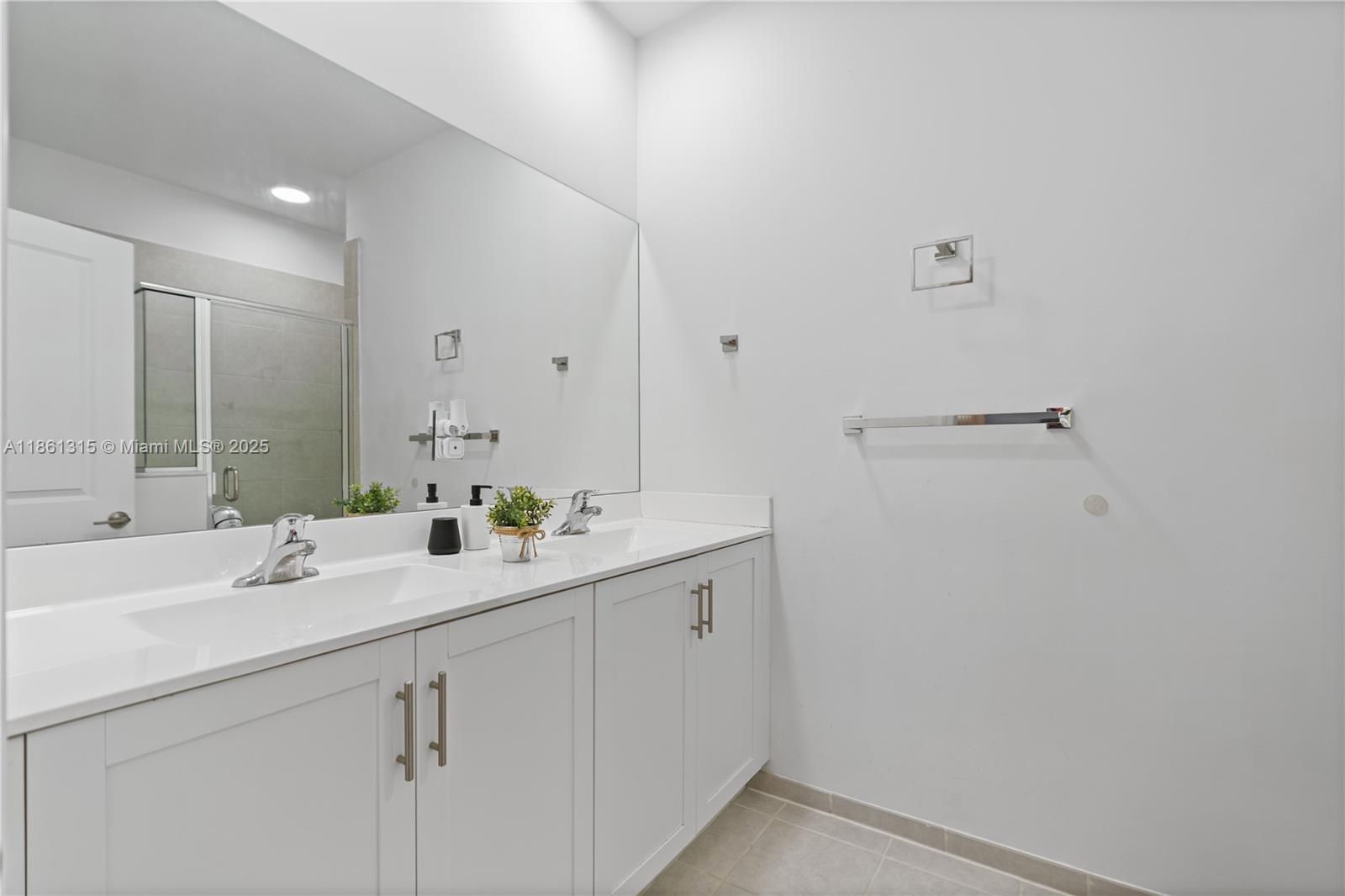 PINE ISLE - Residential