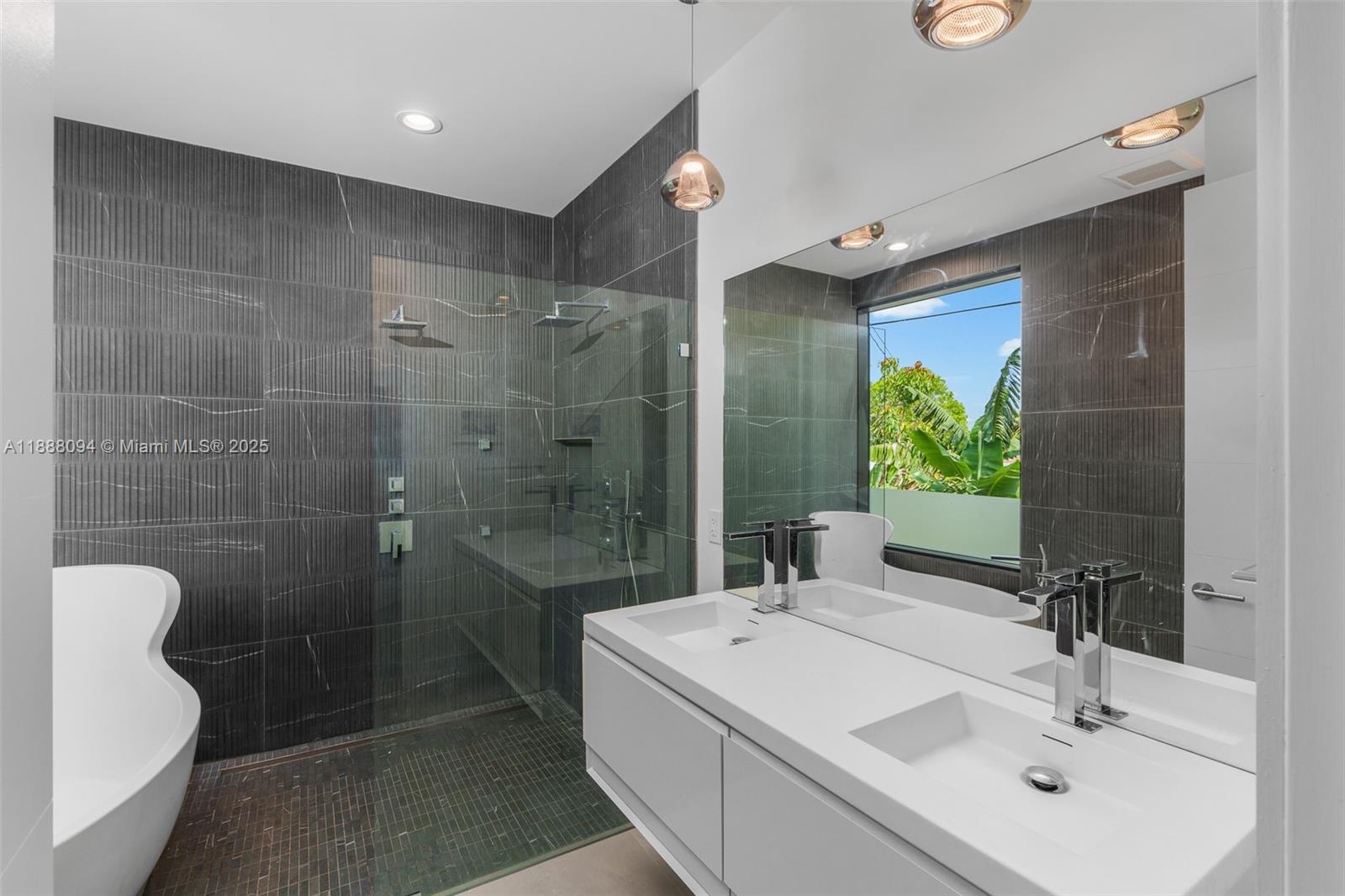 Petite - Residential