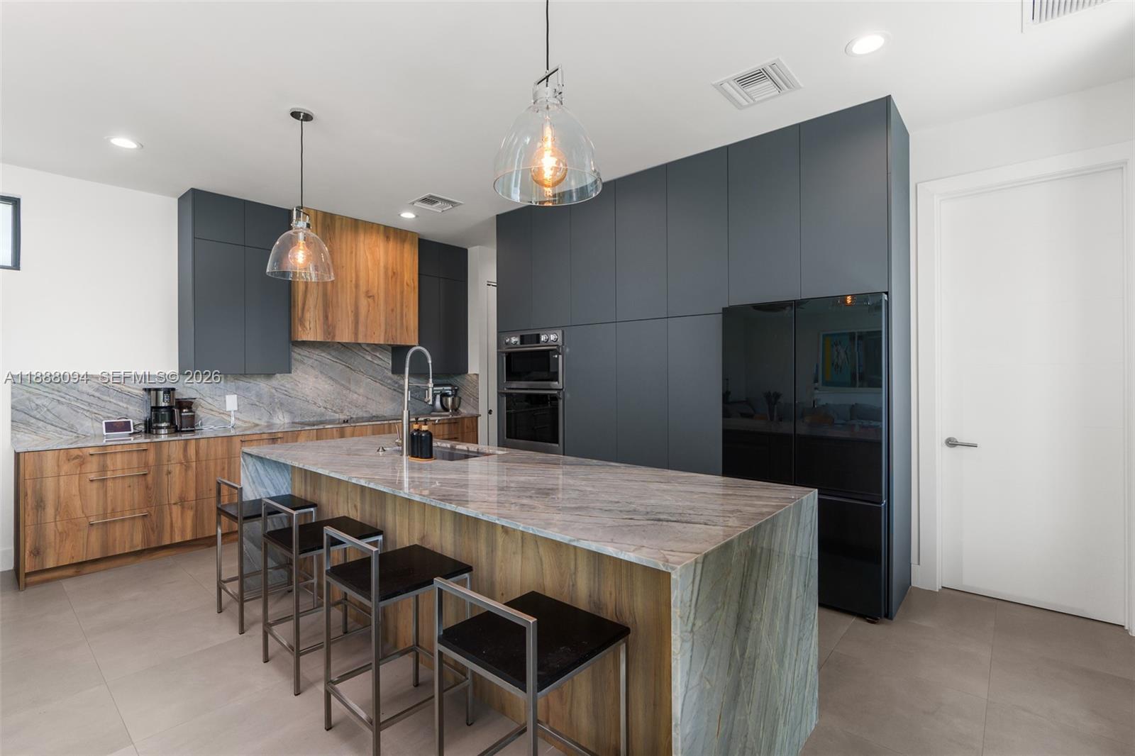 Petite - Residential