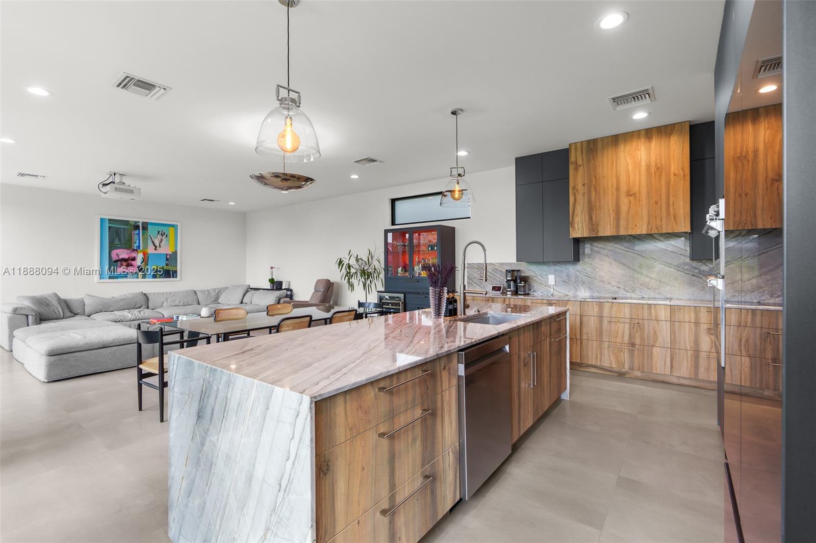 Petite - Residential