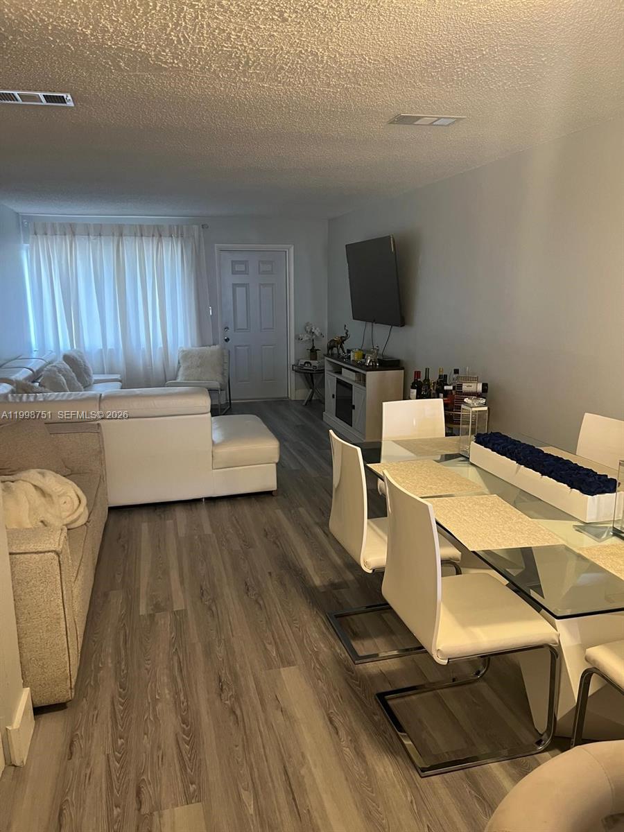 EL POLO CONDO - Residential Income