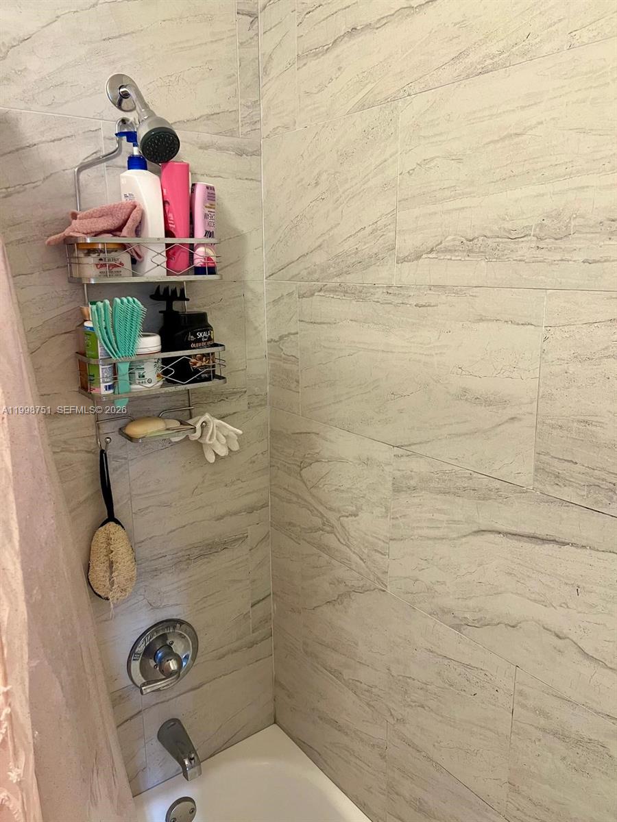 EL POLO CONDO - Residential Income