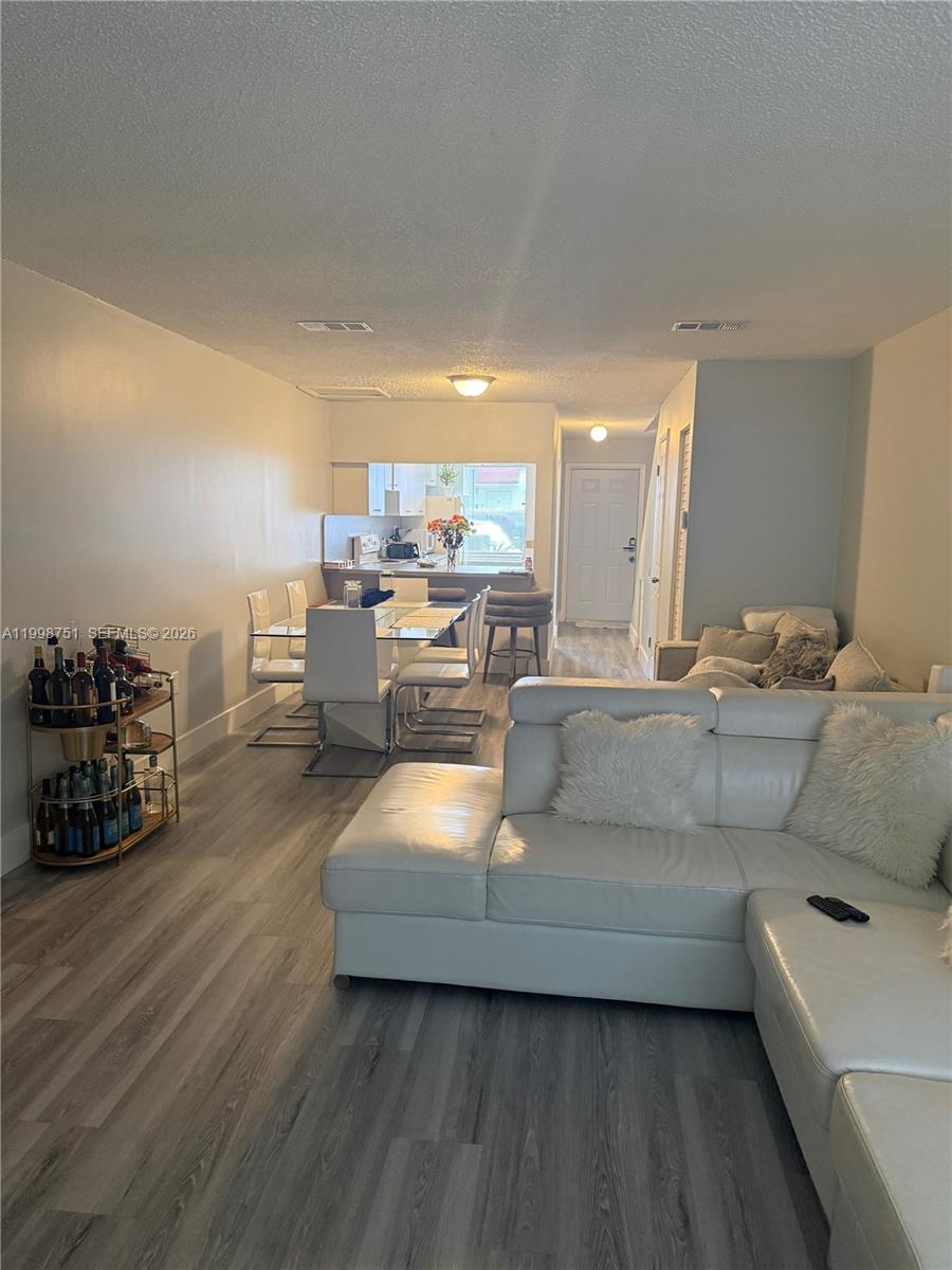 EL POLO CONDO - Residential Income