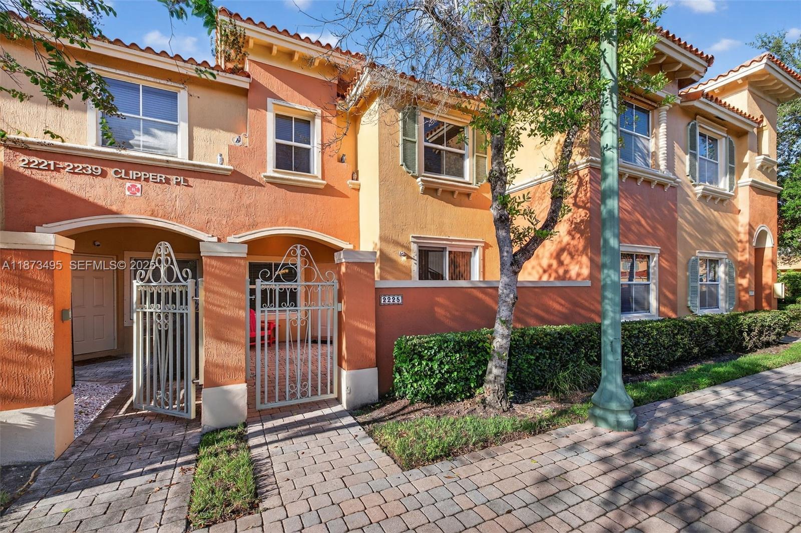 VILLAS AT HARBOR ISLES CO - Residential