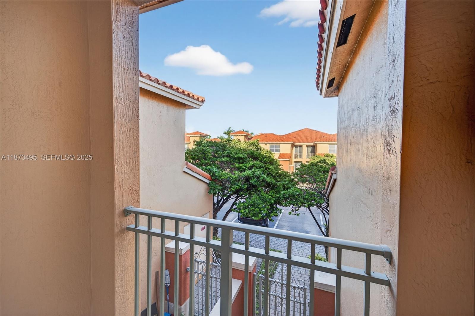 VILLAS AT HARBOR ISLES CO - Residential