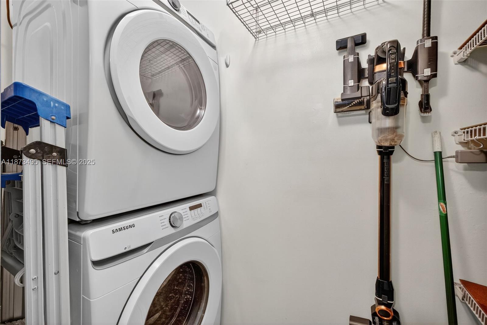 VILLAS AT HARBOR ISLES CO - Residential