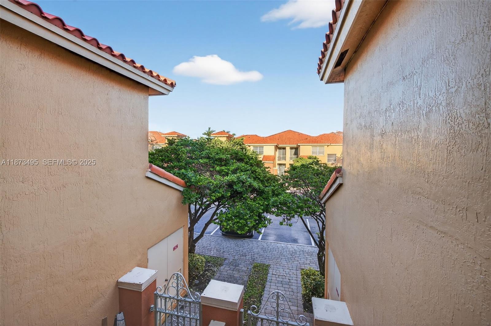 VILLAS AT HARBOR ISLES CO - Residential