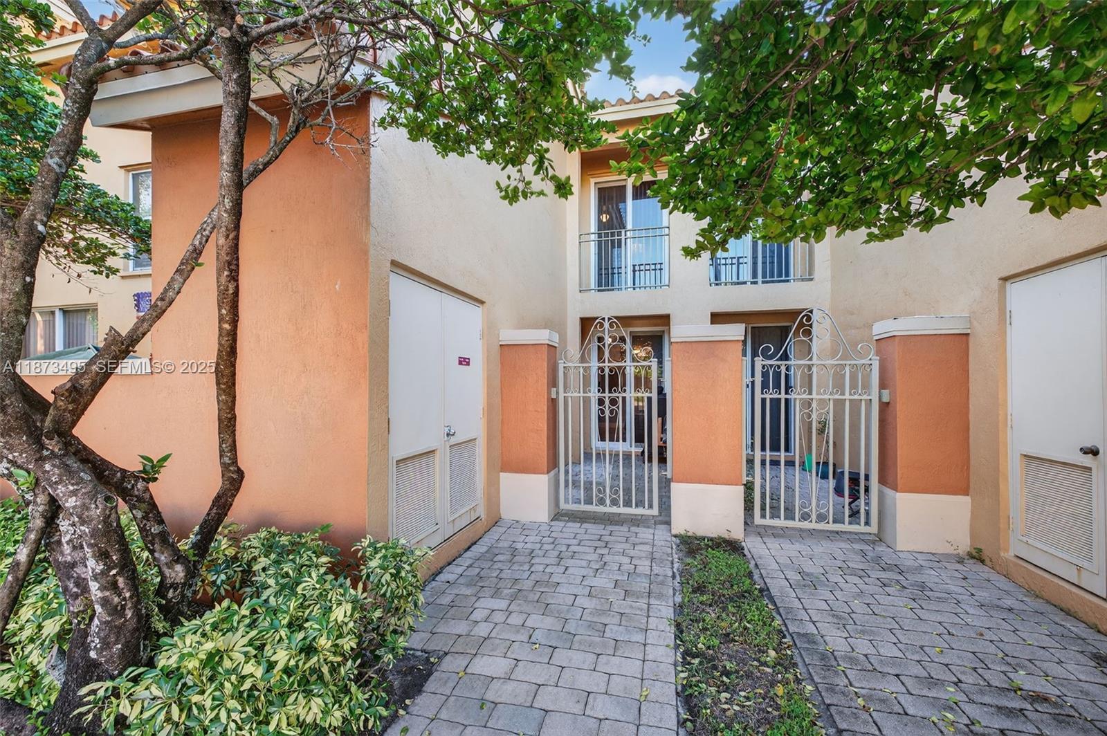 VILLAS AT HARBOR ISLES CO - Residential