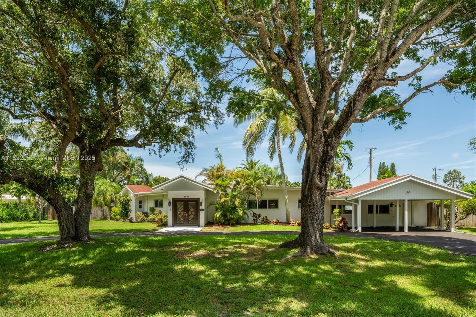 12525 Sw 72nd Ave, Pinecrest, Miami-Dade County, Florida - 5 Bedrooms  
4 Bathrooms - 