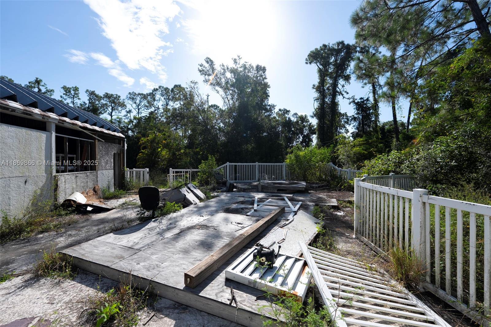 SAN CARLOS PARK - Land