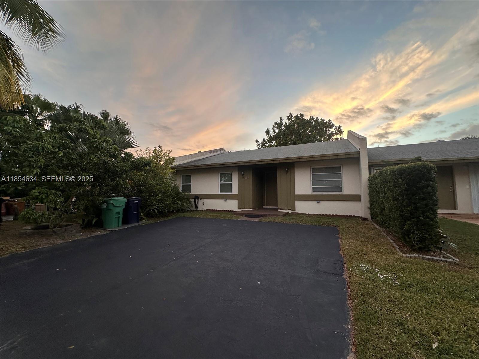 DEVON-AIRE VILLAS SEC 6 - Residential Lease