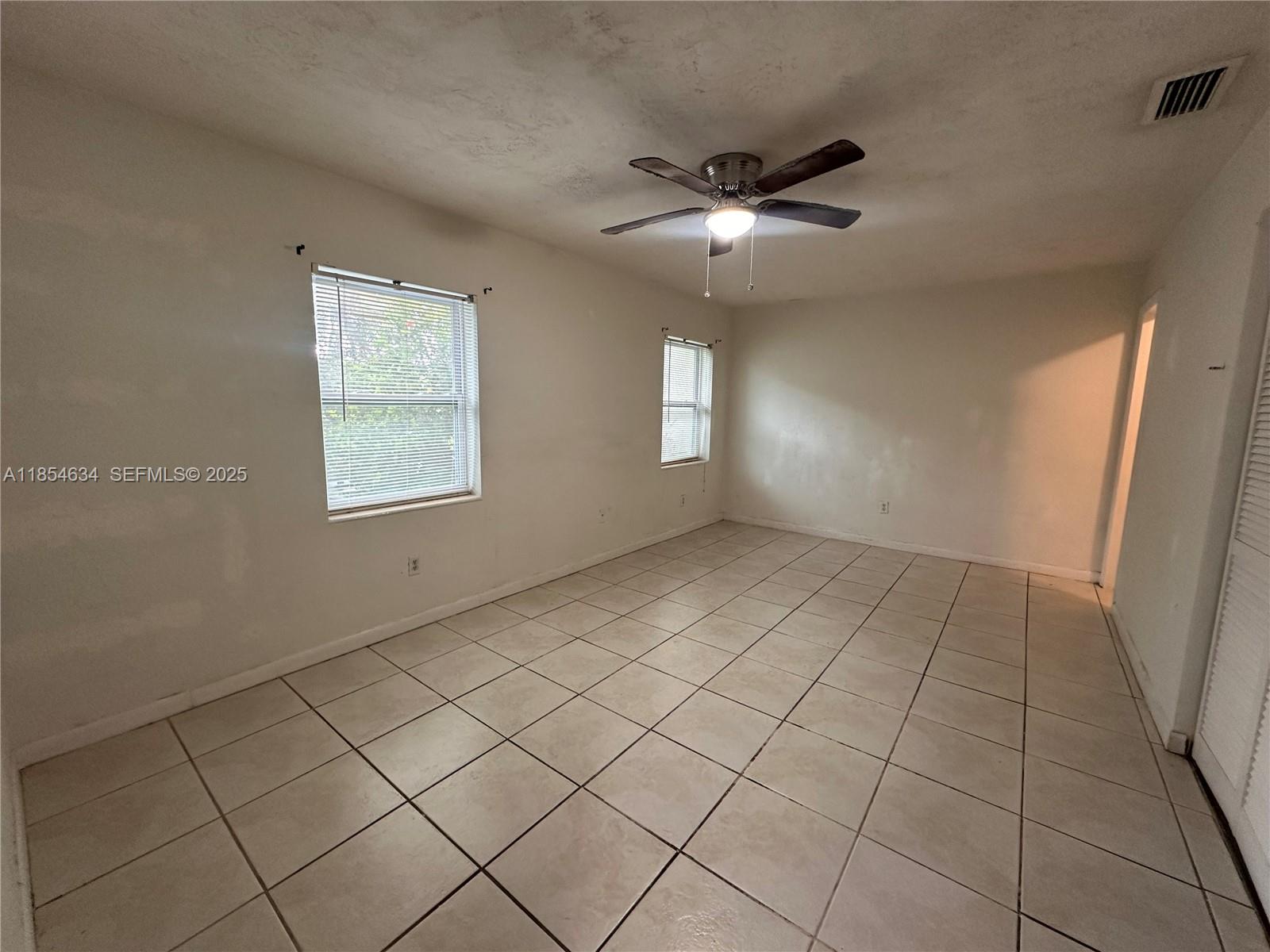 DEVON-AIRE VILLAS SEC 6 - Residential Lease