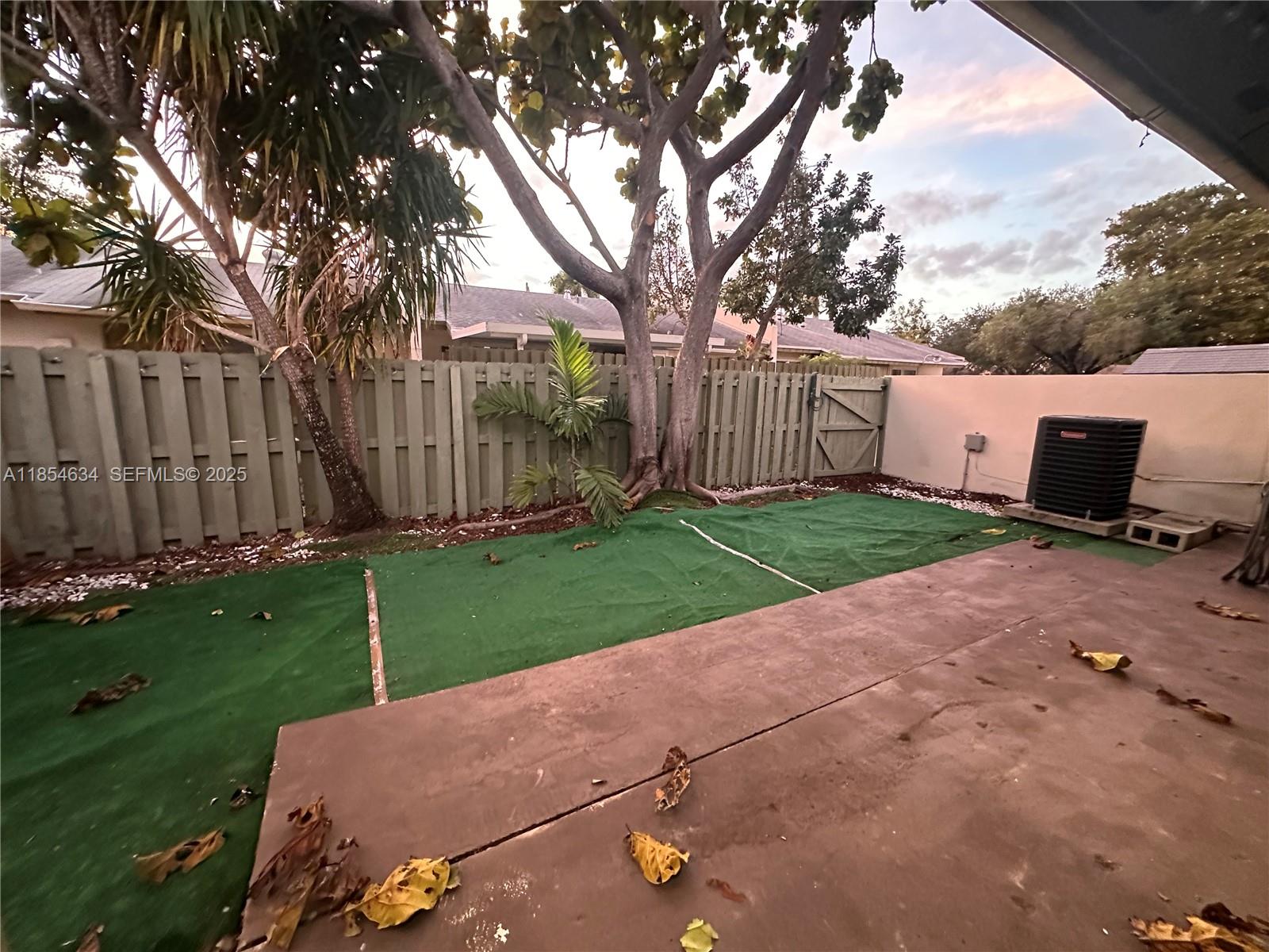 DEVON-AIRE VILLAS SEC 6 - Residential Lease