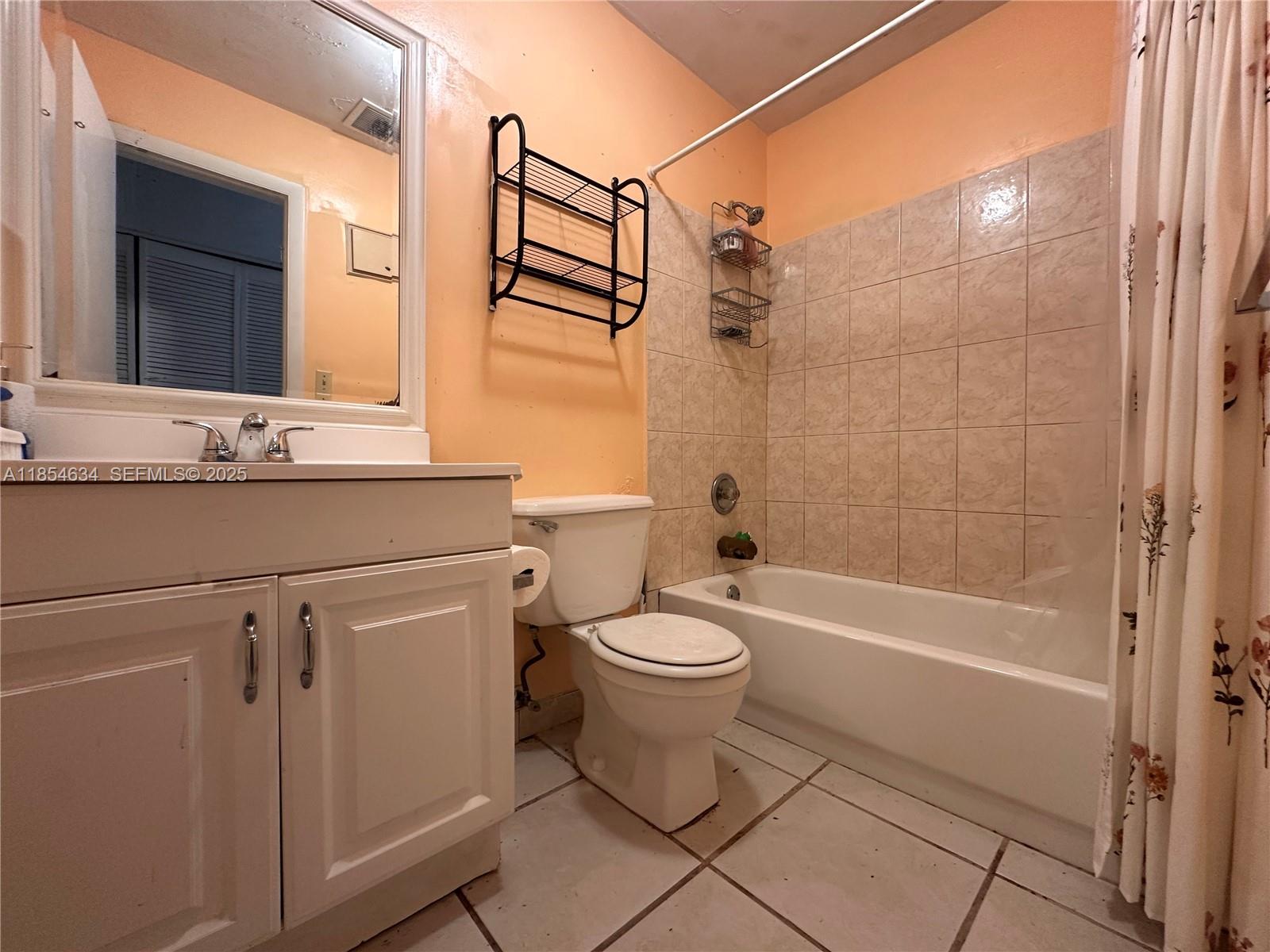 DEVON-AIRE VILLAS SEC 6 - Residential Lease