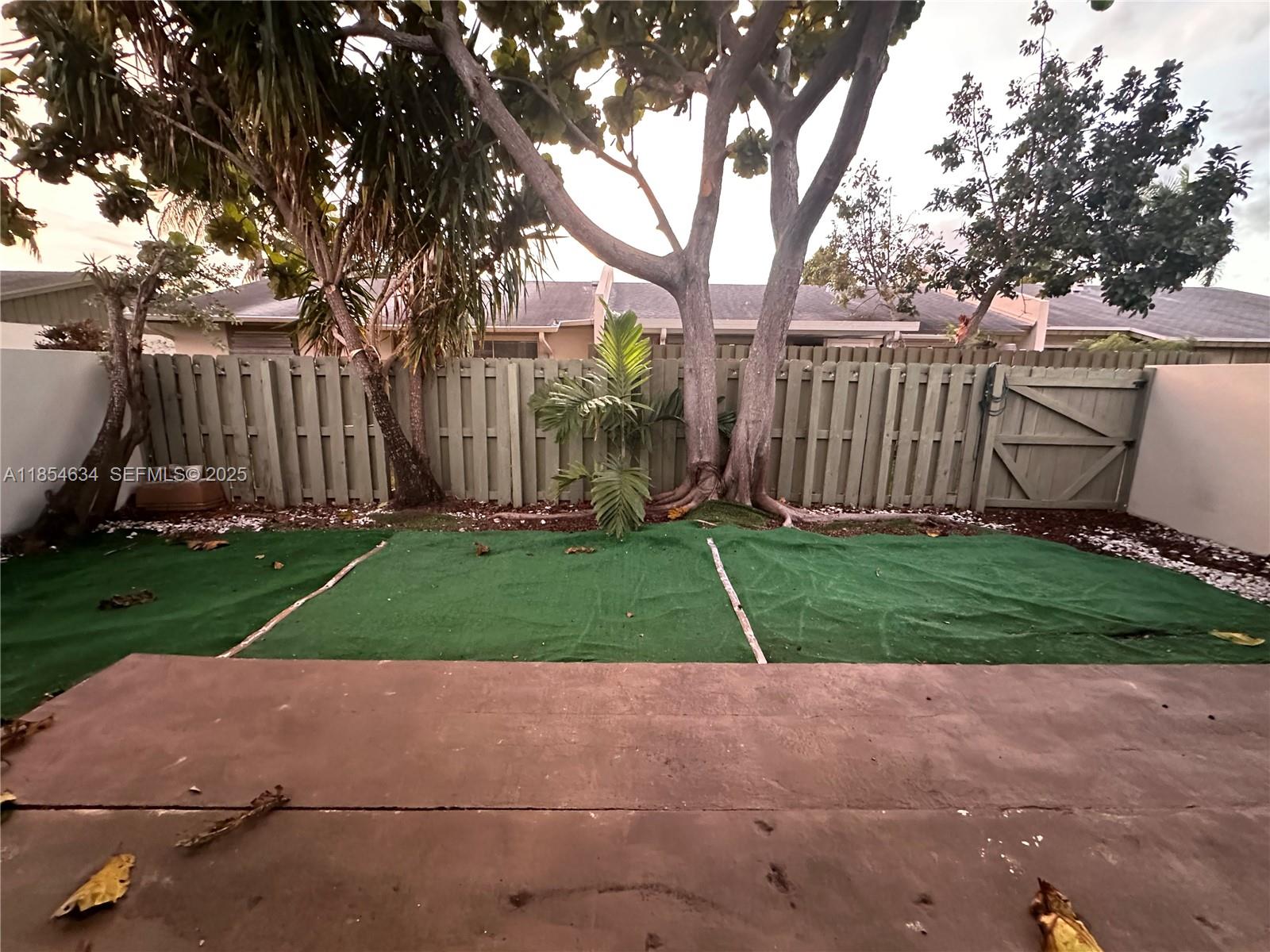 DEVON-AIRE VILLAS SEC 6 - Residential Lease