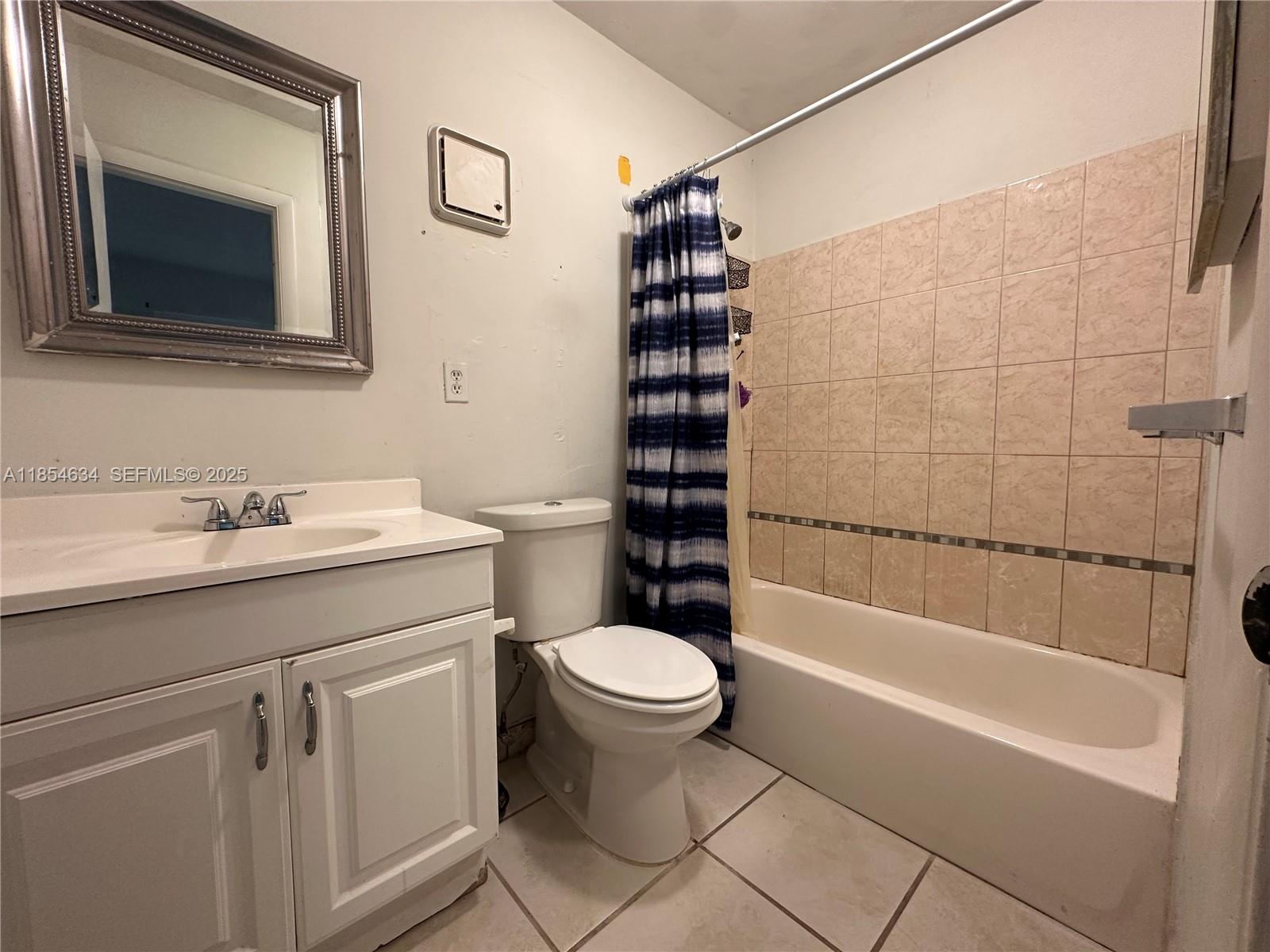 DEVON-AIRE VILLAS SEC 6 - Residential Lease