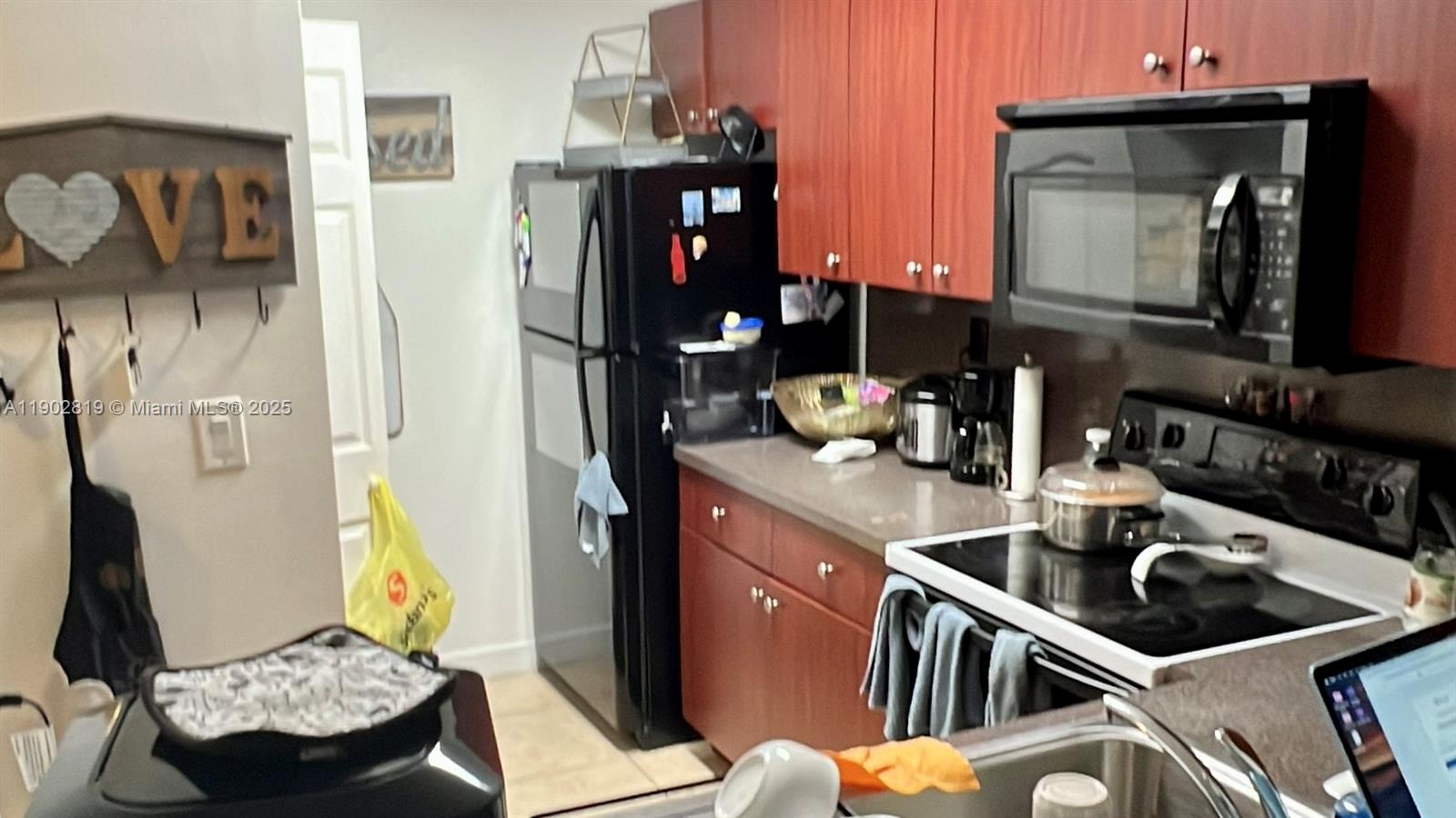 THE COURTS AT KENDALL CON - Residential Lease