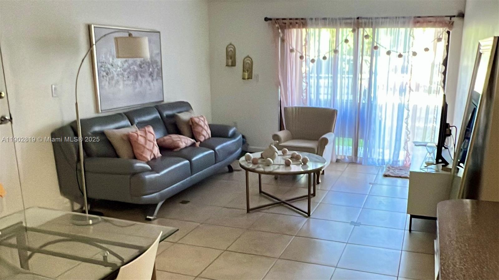 THE COURTS AT KENDALL CON - Residential Lease