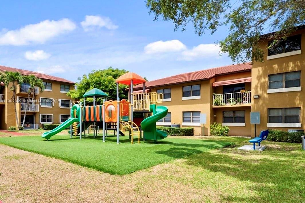 THE COURTS AT KENDALL CON - Residential Lease