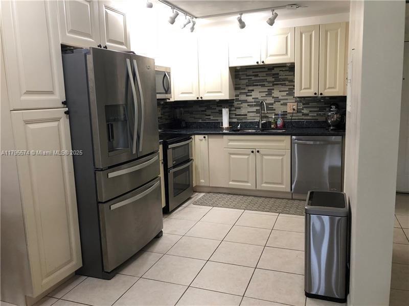 9440 SW 8th St 123