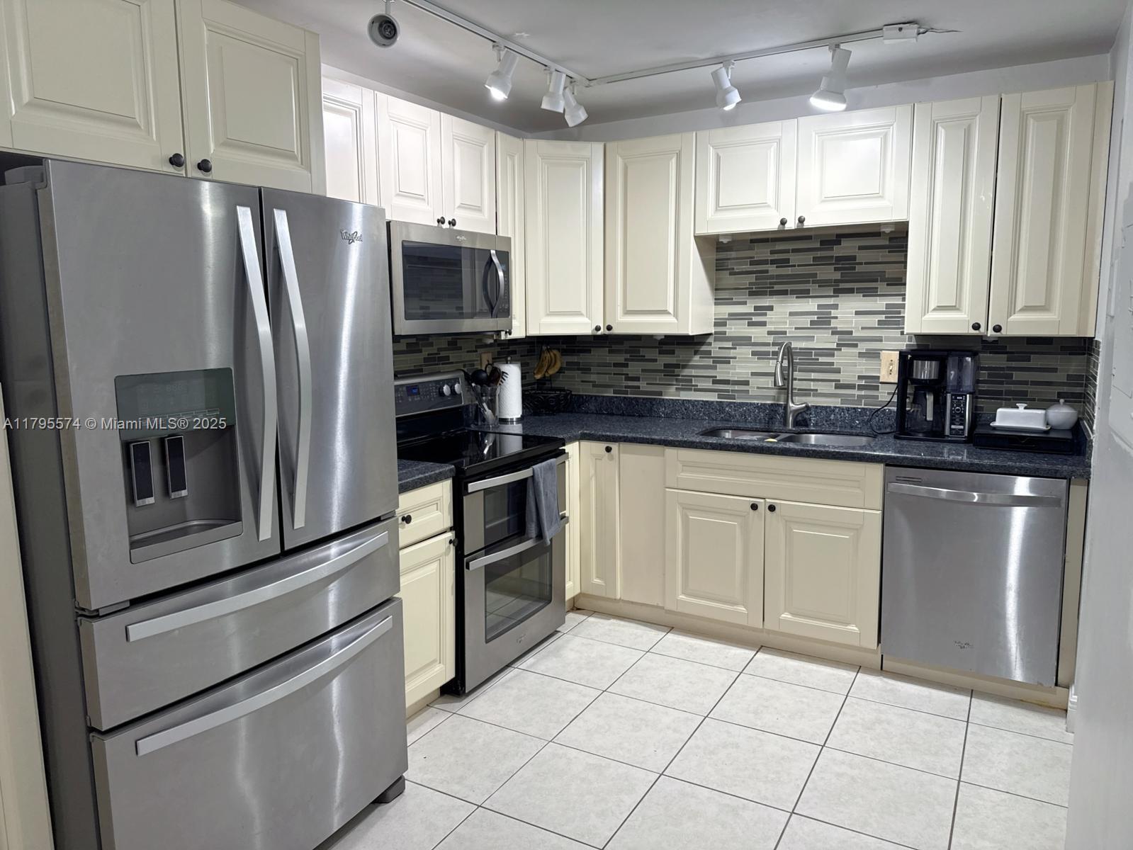 ISLE OF SANDALFOOT CONDO - Residential Lease
