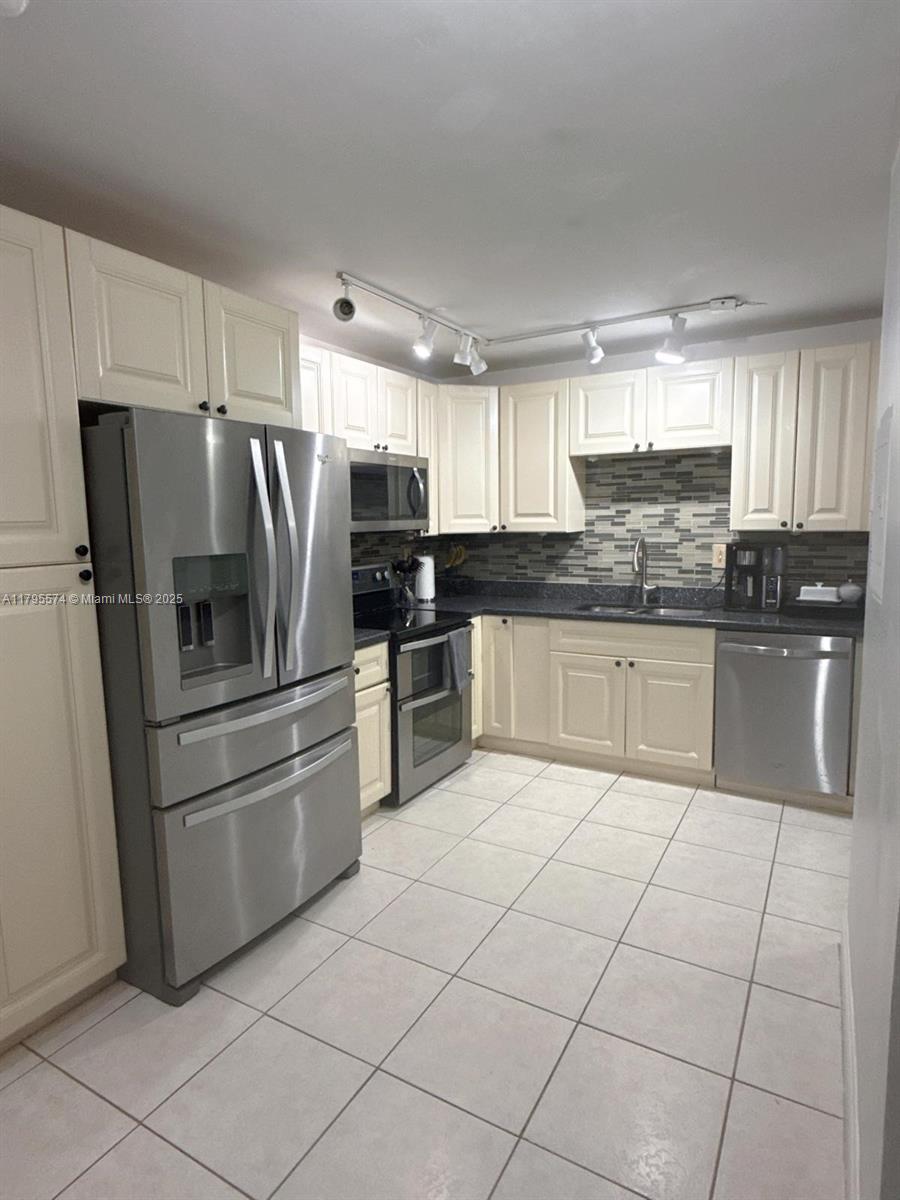 ISLE OF SANDALFOOT CONDO - Residential Lease