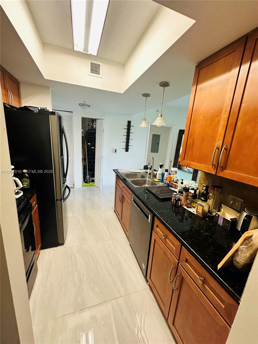 CITE CONDO - Residential Lease