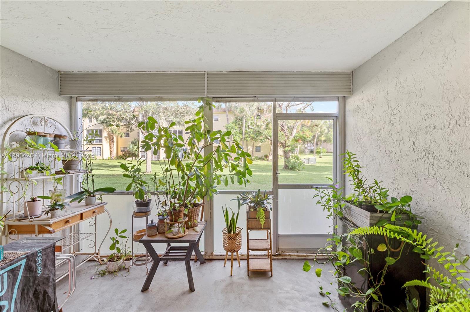 NATURA CONDO NO 3 - Residential