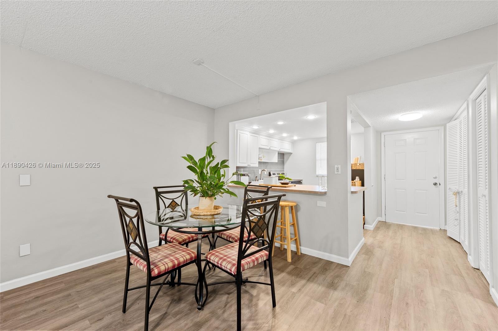 NATURA CONDO NO 3 - Residential