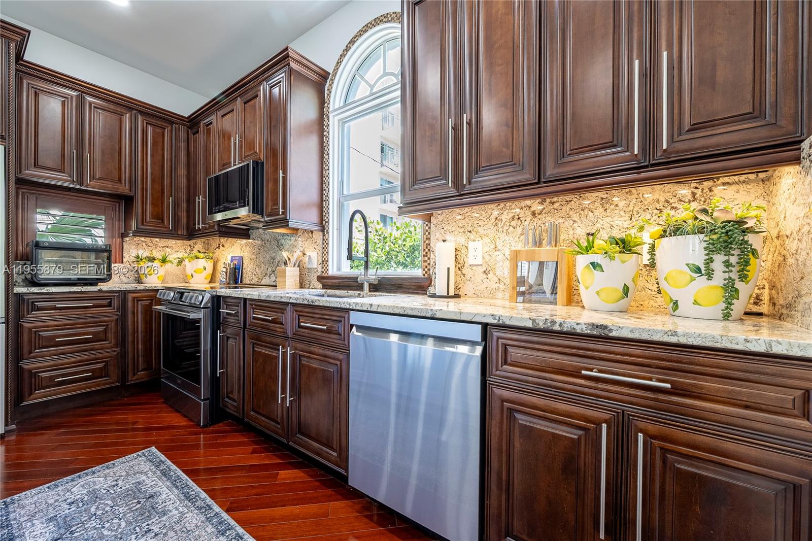 SURFSIDE VILLAS - Residential